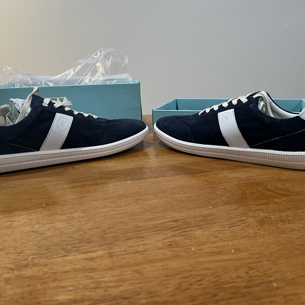 Modern Fiction Casual Sneaker - Picture 4 of 7